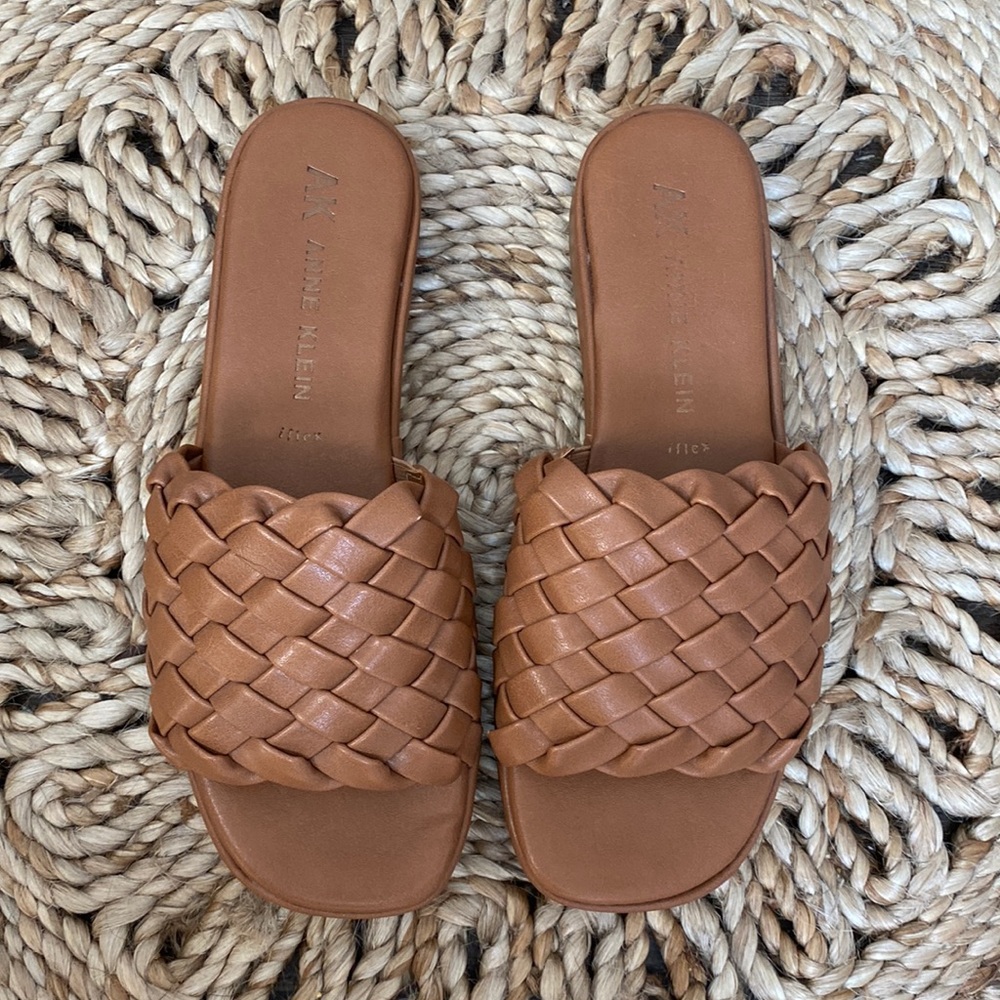 Anne Klein size 8 slip on platform sandals in tan